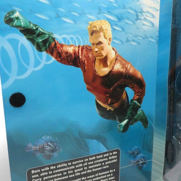 DC Direct AQUAMAN 13" Deluxe Collector Action Figure Boxed - Picture 3 of 10